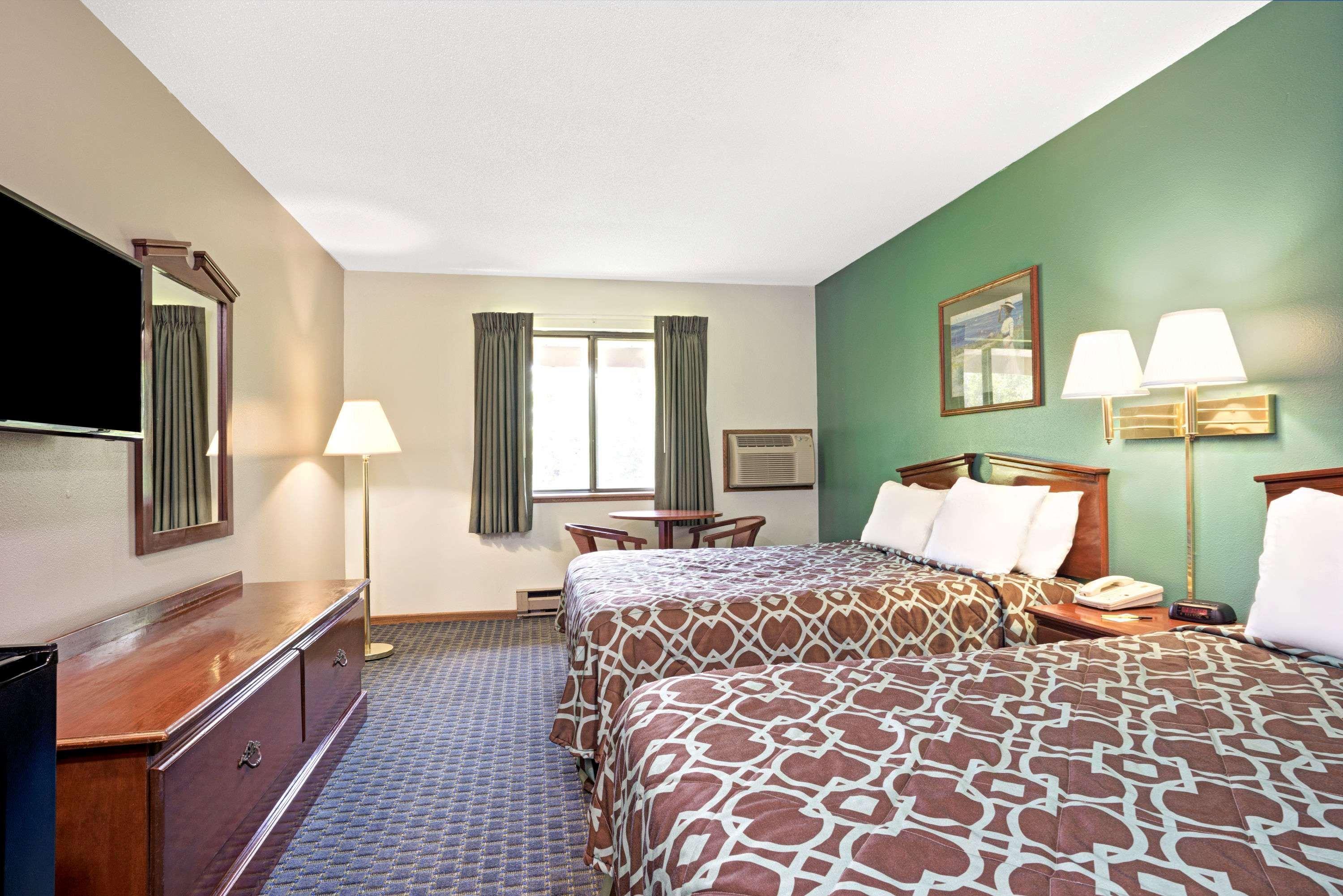 Super 8 by Wyndham Hudson - photo 37