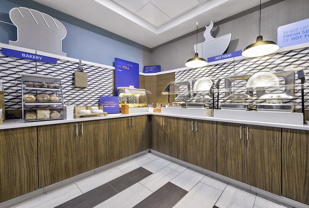 Holiday Inn Express Hotel & Suites Kansas City Grandview by IHG - photo 41