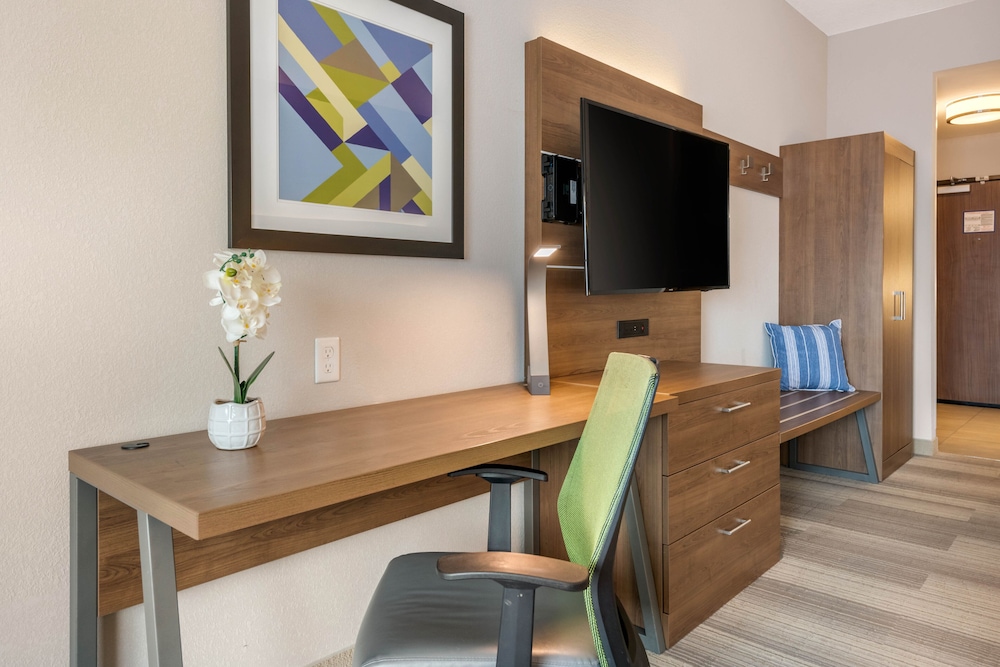 Holiday Inn Express & Suites Moundsville by IHG - photo 29
