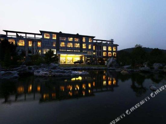Stone Hotel - carbon neutral hotel in Yingcheng