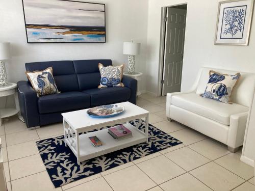 Gorgeous Beachy Chic Condo in Key Biscayne — 4-Star Luxury Hotel in Key Biscayne, United States