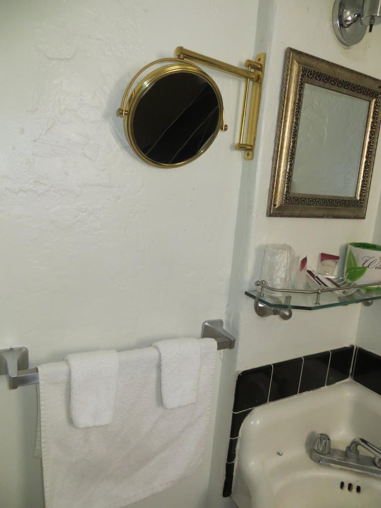 El Trovatore Motel - photo 32
