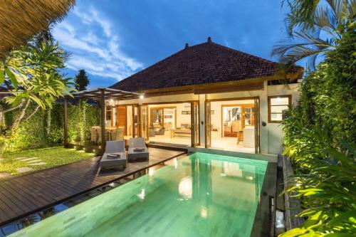 Luxurious Double King Villa w Pool & WiFi Carpark — 4-Star Luxury Hotel in Seminyak, Indonesia