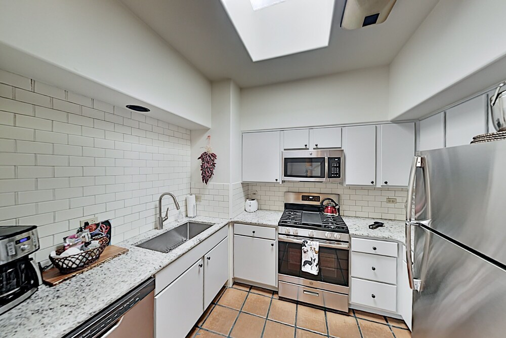 Zona Rosa Suites - photo 9