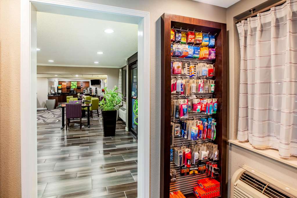 La Quinta Inn & Suites by Wyndham Houston Baytown East - photo 28
