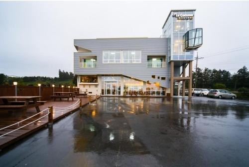 Seogwipo Lacomma Pension — 4-Star Luxury Hotel in Jeju City, South Korea