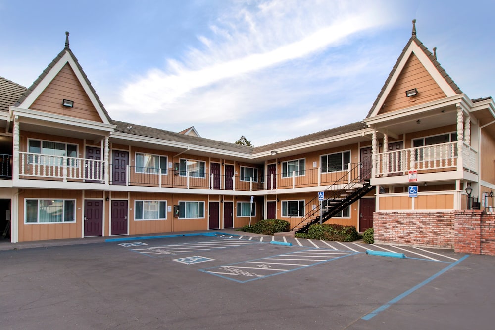 Ramada Bayside Inn & Suites Eureka - photo 24