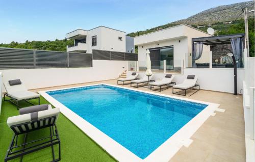 Lovely Home In Srinjine — 4-Star Luxury Hotel in Srinjine, Croatia