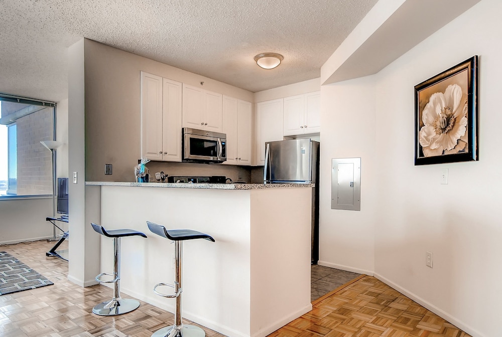 Global Luxury Suites at Exchange - photo 9
