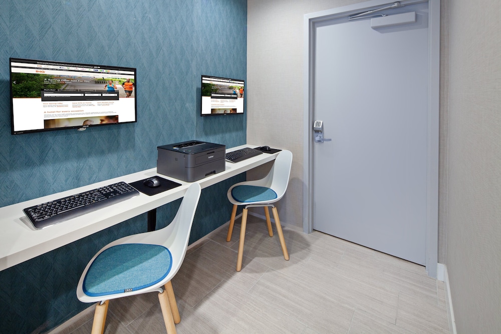Holiday Inn Express Hotel & Suites Hollywood Walk of Fame by IHG - photo 56