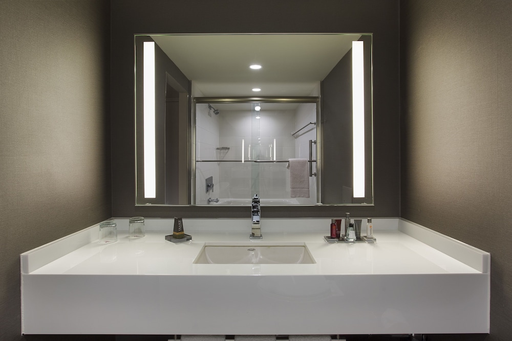 Teaneck Marriott at Glenpointe - photo 10