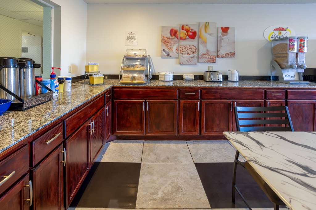 Super 8 by Wyndham Villa Rica - photo 38