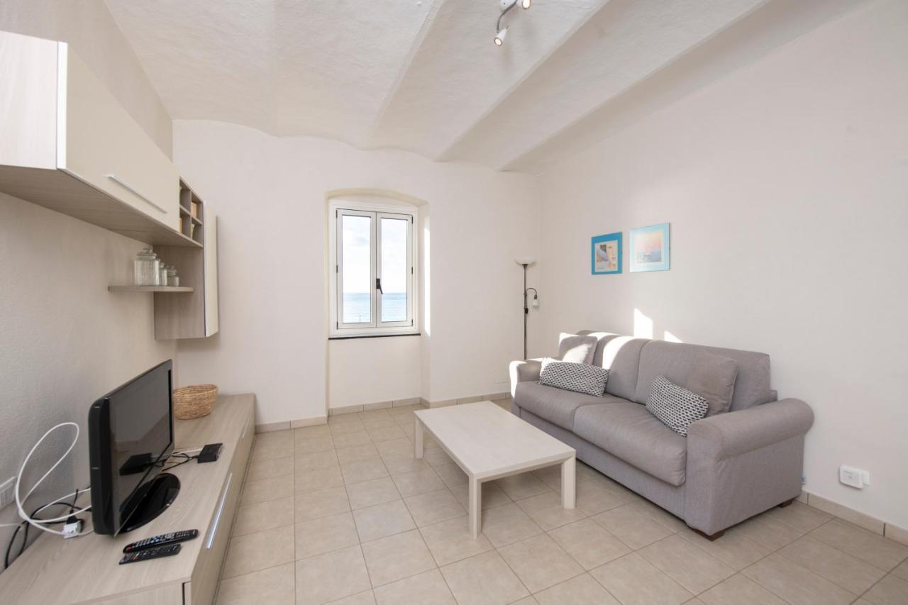 237 Casa Colombo Riva Vista Mare a 10metri Spiaggia — 4-Star Luxury Hotel in Sestri Levante, Italy