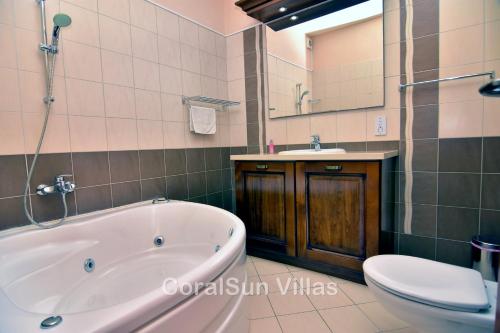 ELITE Amazing Villa with Heated Pool by Coral Sun Villas