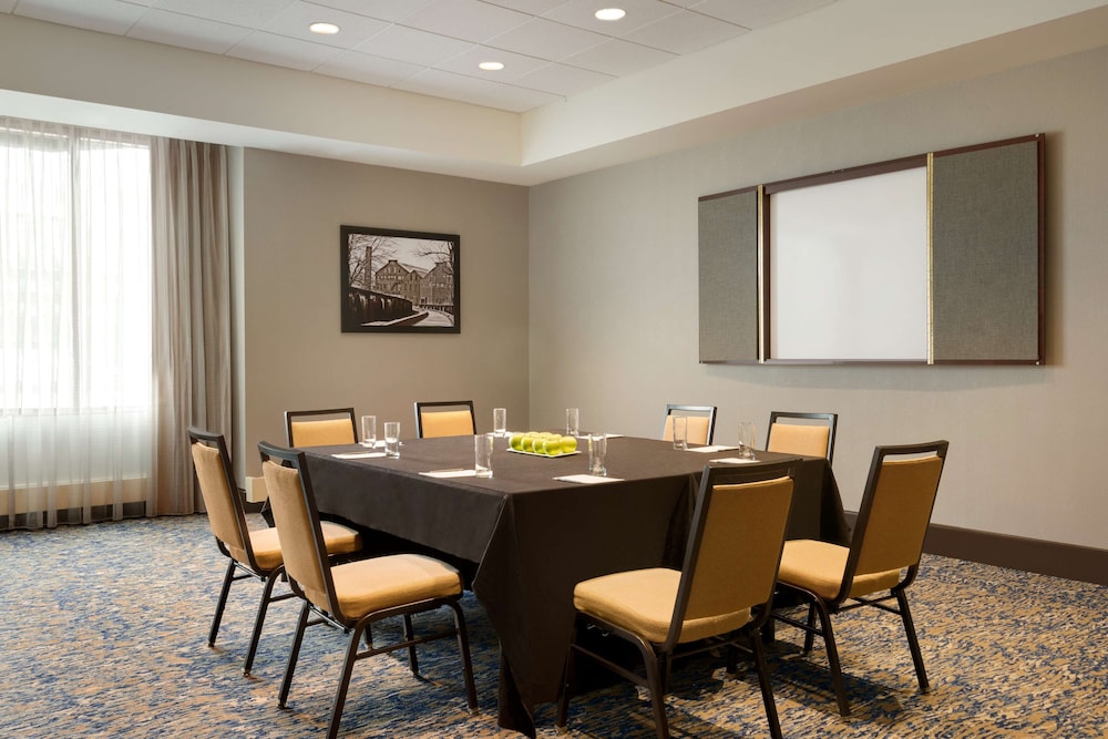 Embassy Suites by Hilton Boston Waltham - photo 16