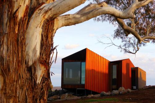 Breakneck Gorge Oikos — Castlemaine