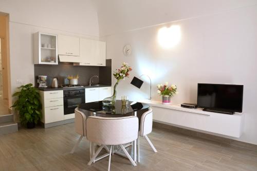 Appartamento Nonna Lina — 4-Star Luxury Hotel in Custonaci, Italy