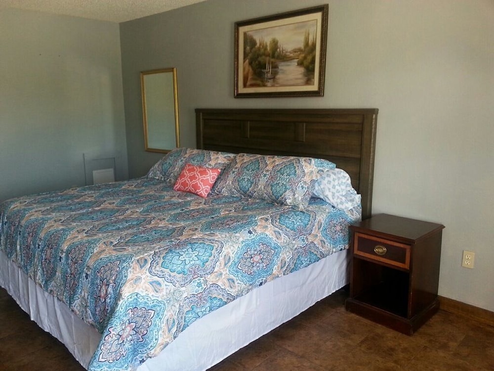 Gators Inn - photo 2