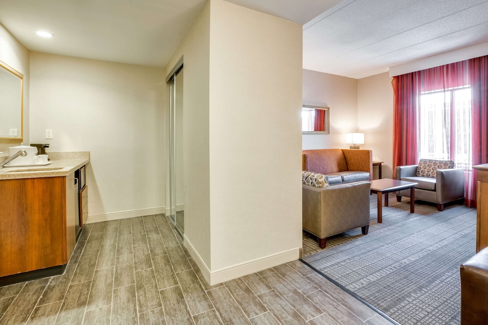 Hampton Inn Boston Norwood - photo 24