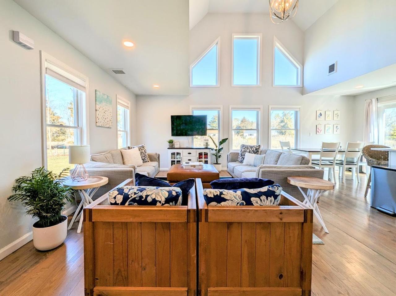 Bright Oasis in Beautiful North Fork Wine Country — hotel in Southold