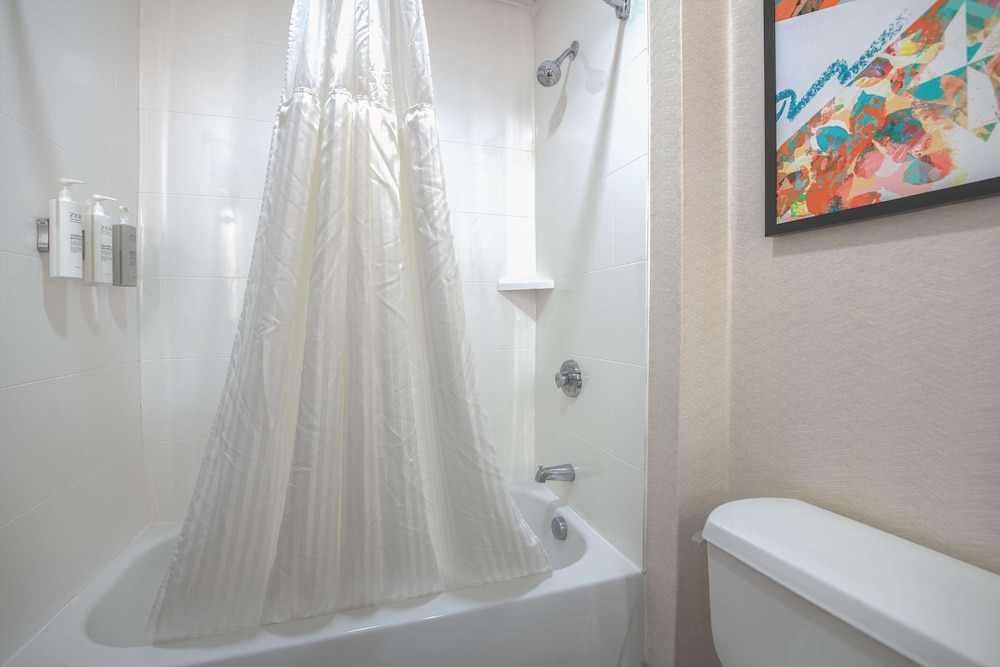 Hilton Garden Inn Newport News - photo 16