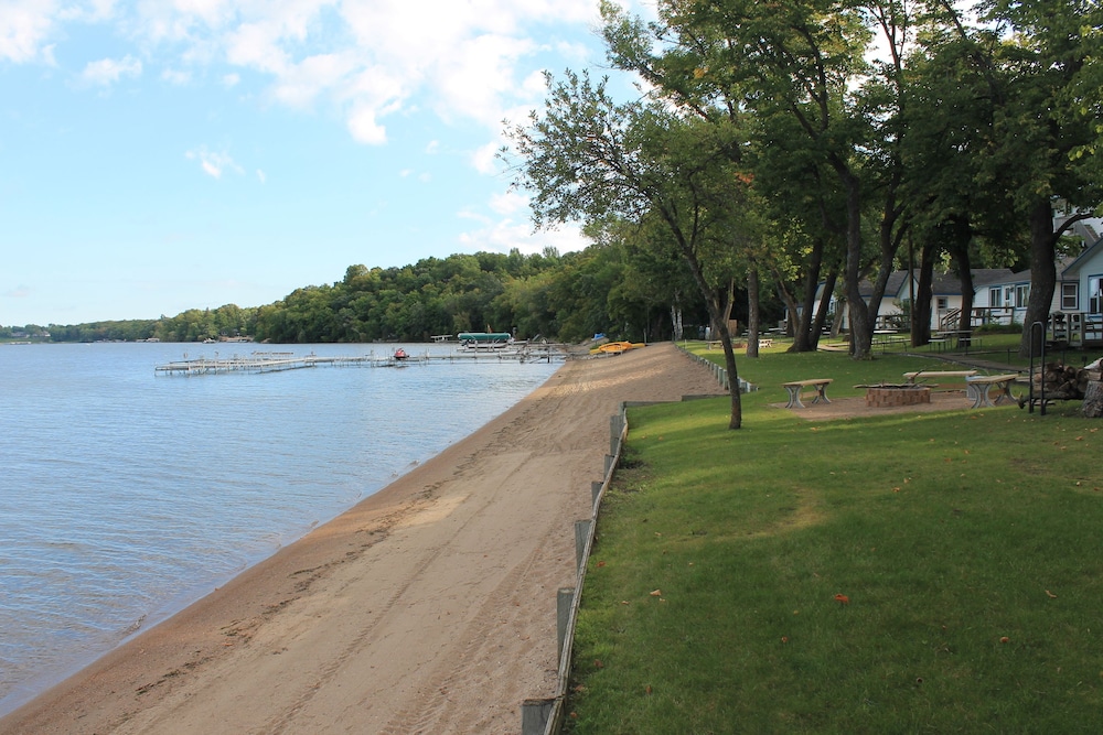 Viking Bay Resort & Lodge - photo 24