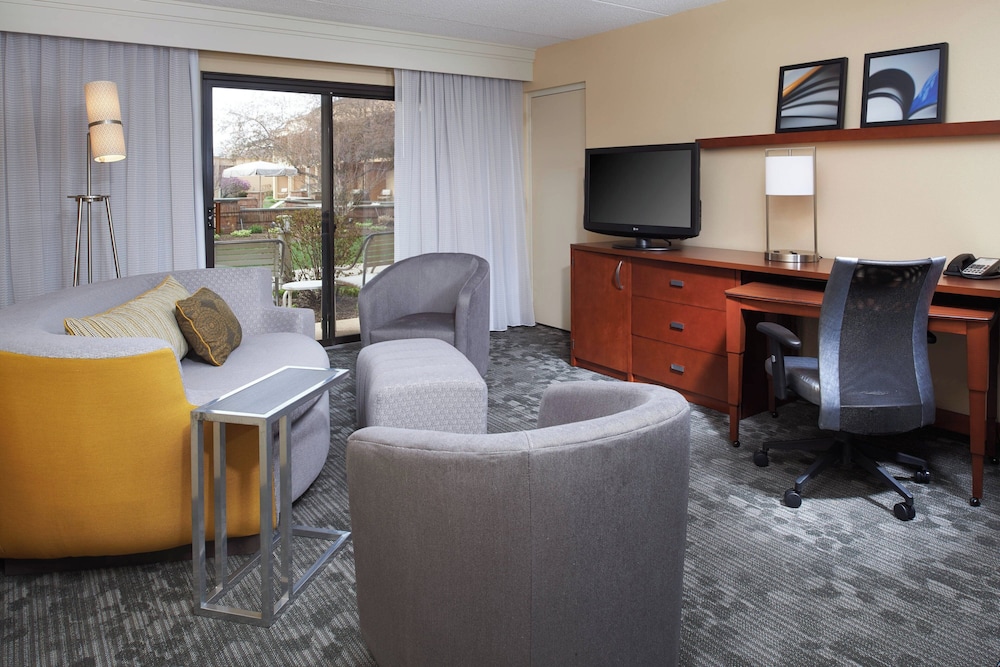 Courtyard by Marriott Rockford - photo 13