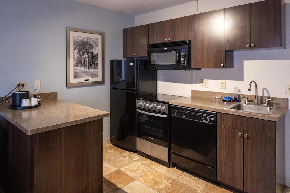 Hampton Inn Portsmouth Central - photo 24