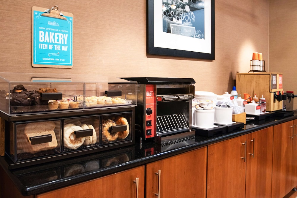 Hampton Inn Gloucester - photo 36