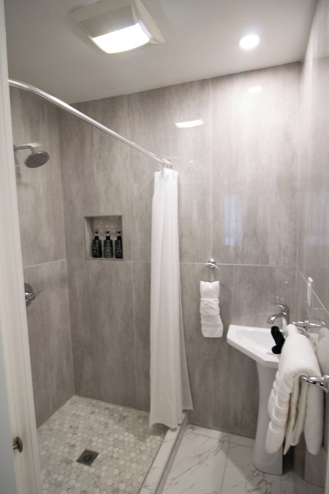 Inn on Charlotte Boutique Hotel - photo 33