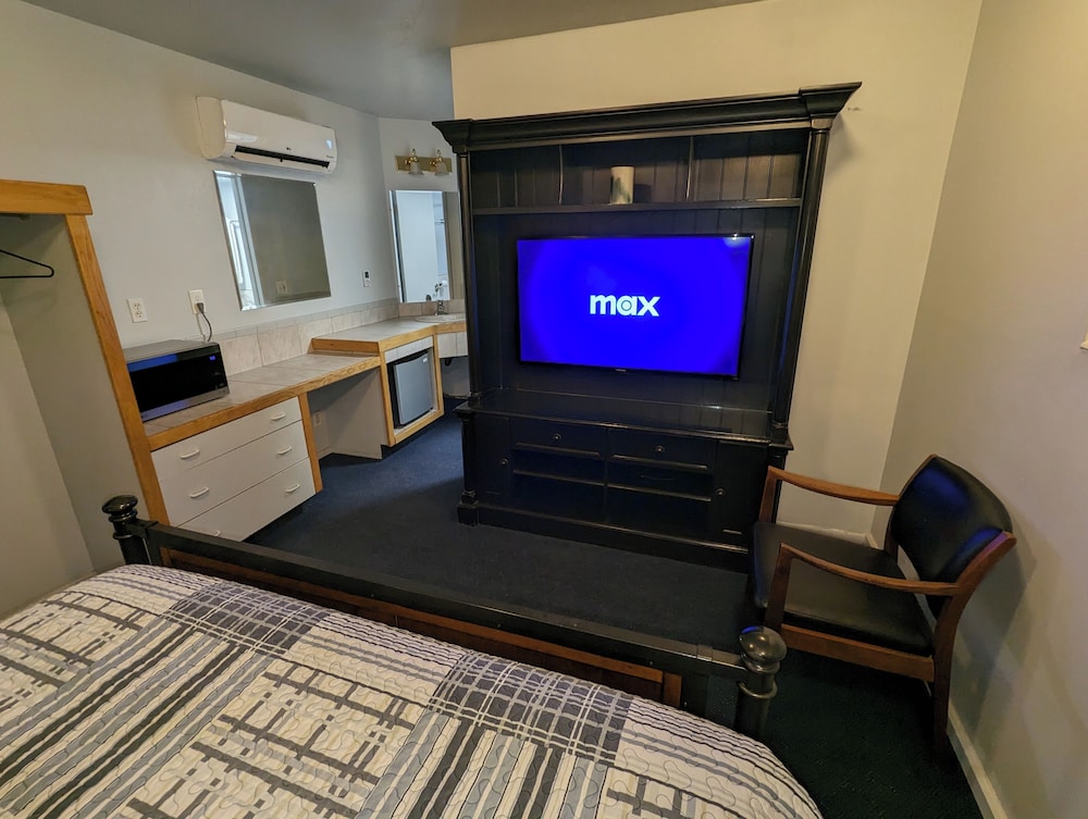Majestic Rockies Motel - photo 20