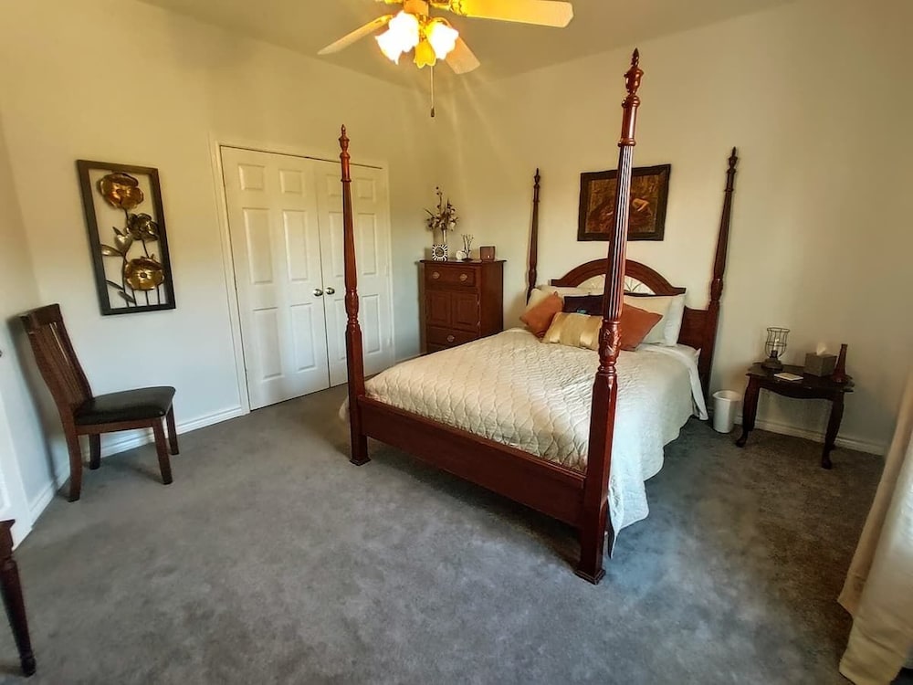 The Yellow Rose Of Texas — Commerce — photo 4