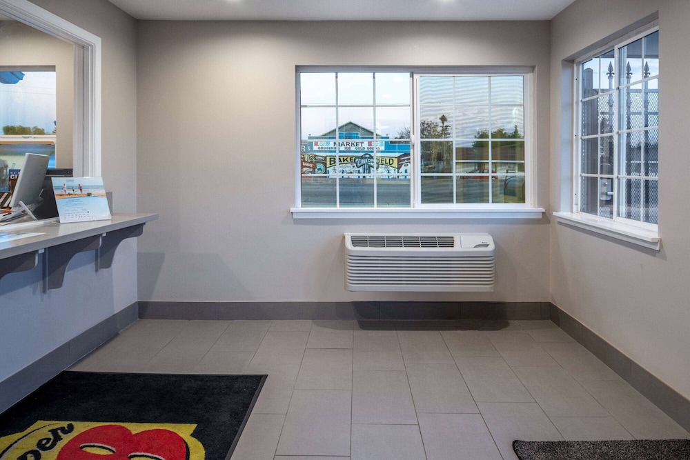 Super 8 by Wyndham Bakersfield CA - photo 2