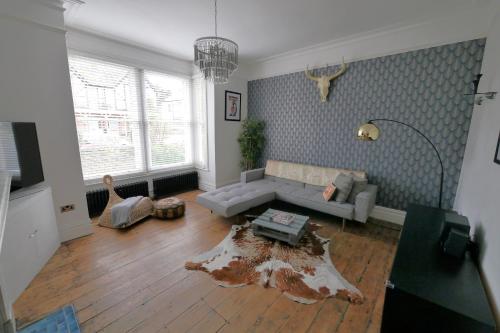 Quirky spacious ground floor Victorian garden flat — 4-Star Luxury Hotel in Worthing, United Kingdom