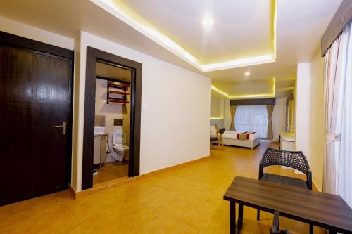 POMs Penthouse — 4-Star Luxury Hotel in Pokhara, Nepal