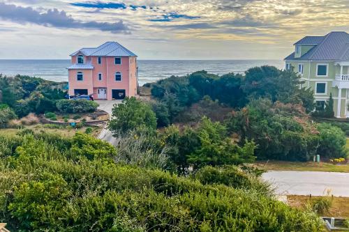 Pleasant ocean view home with balcony rocking chairs soaking tub AC & W D — 4-Star Luxury Hotel in Emerald Isle, United States