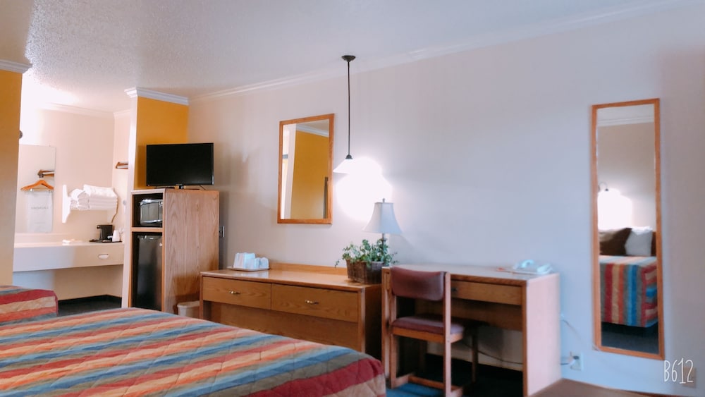 Covered Wagon Motel - photo 8