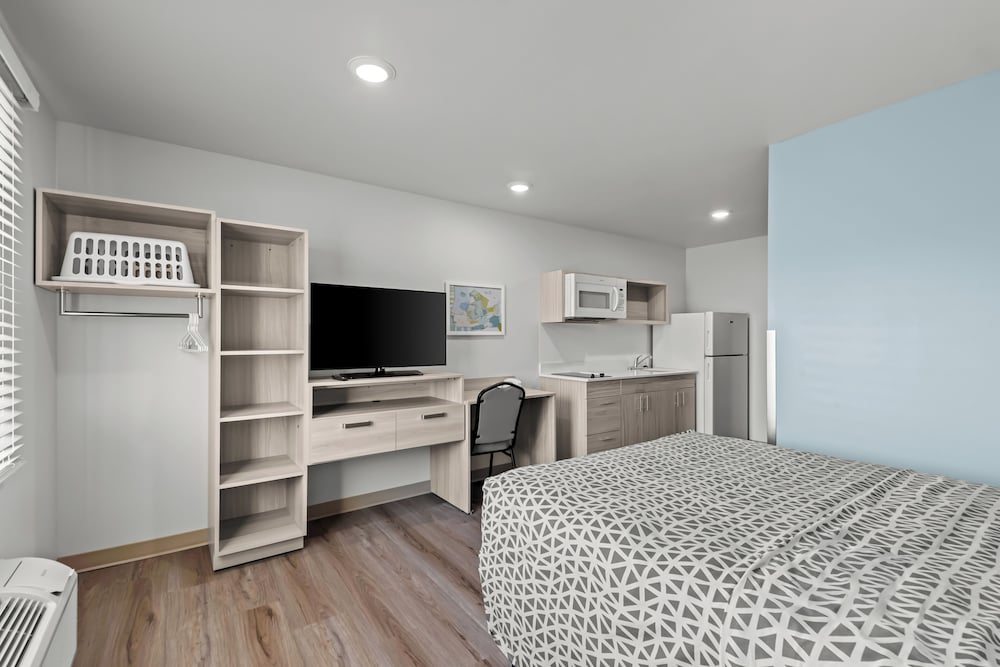 WoodSpring Suites Coralville Iowa City - photo 15