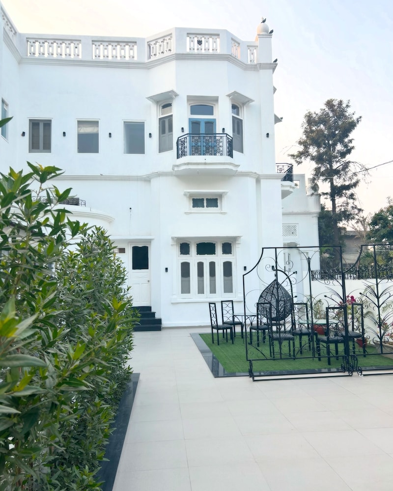 Grand Villa