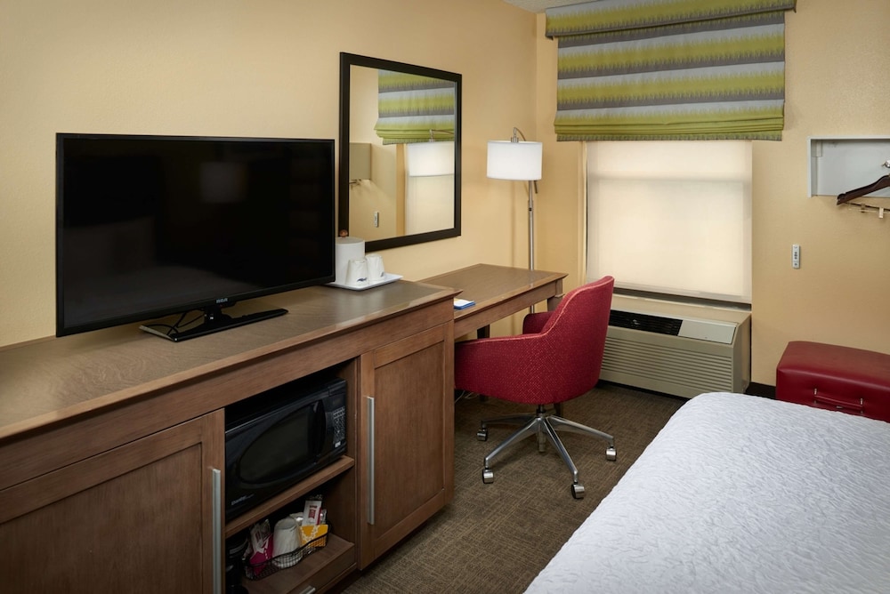 Hampton Inn Shelbyville - photo 12