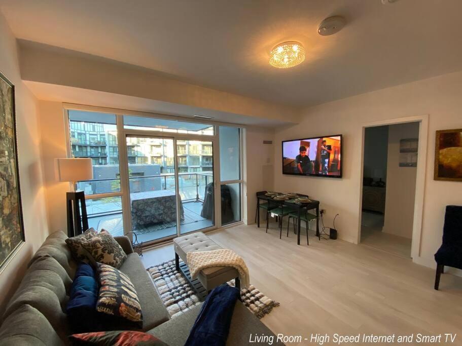 Beautiful Condo 2 Bedrooms and a Den in Friday Harbour Resort — hotel in Innisfil