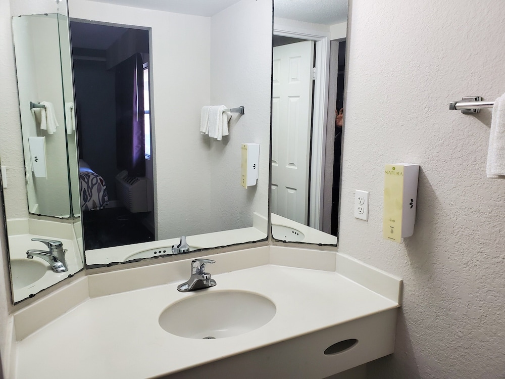Relax Inn Little Rock - photo 27