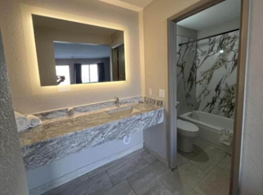 Days Inn by Wyndham El Paso Airport East - photo 10