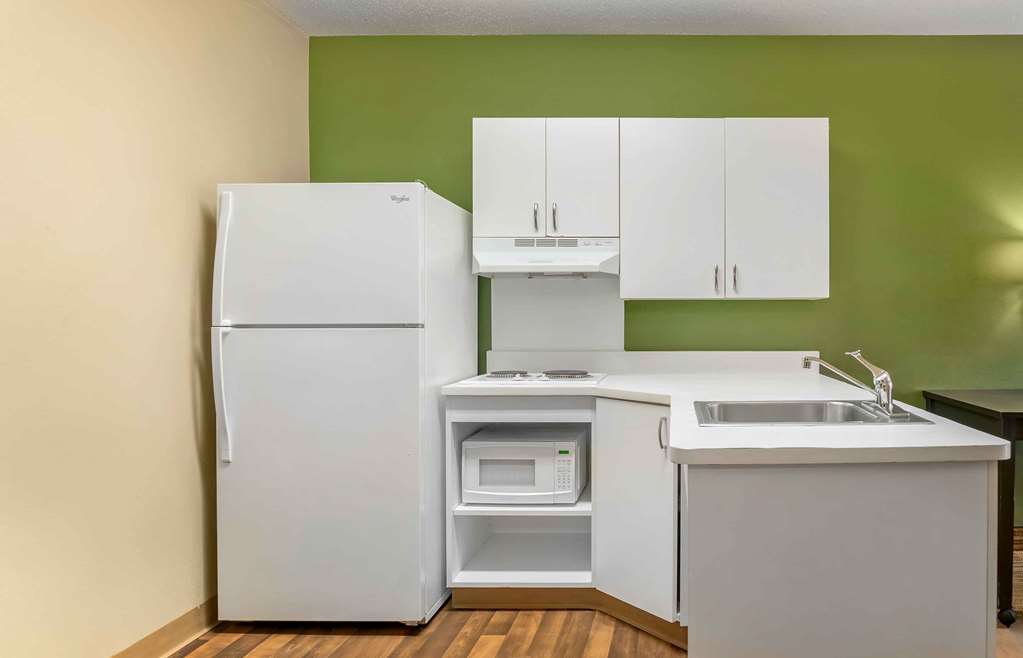 Extended Stay America Select Suites Grand Rapids Kentwood - photo 35