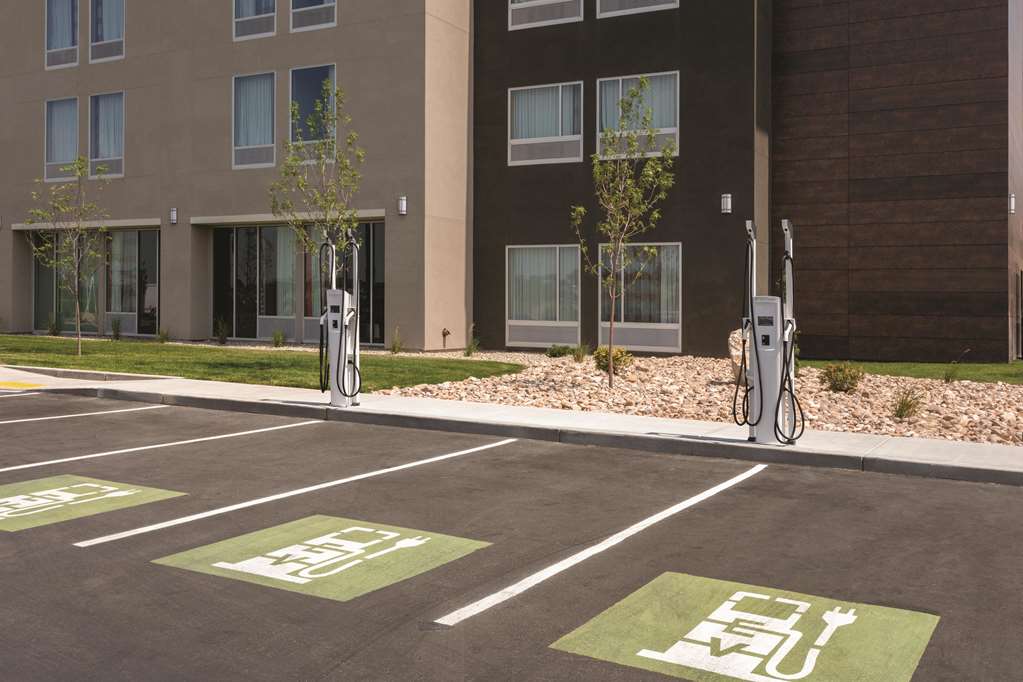 La Quinta Inn & Suites by Wyndham South Jordan - photo 35