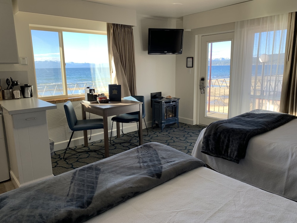 Crown Motel and Family Resort - photo 10