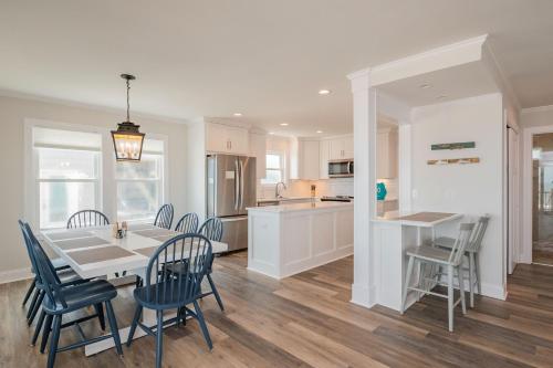 Dunes by Oak Island Accommodations - photo 2
