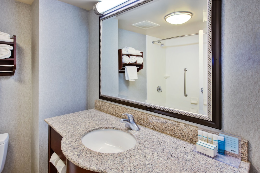 Hampton Inn & Suites Cape Cod West Yarmouth - photo 28