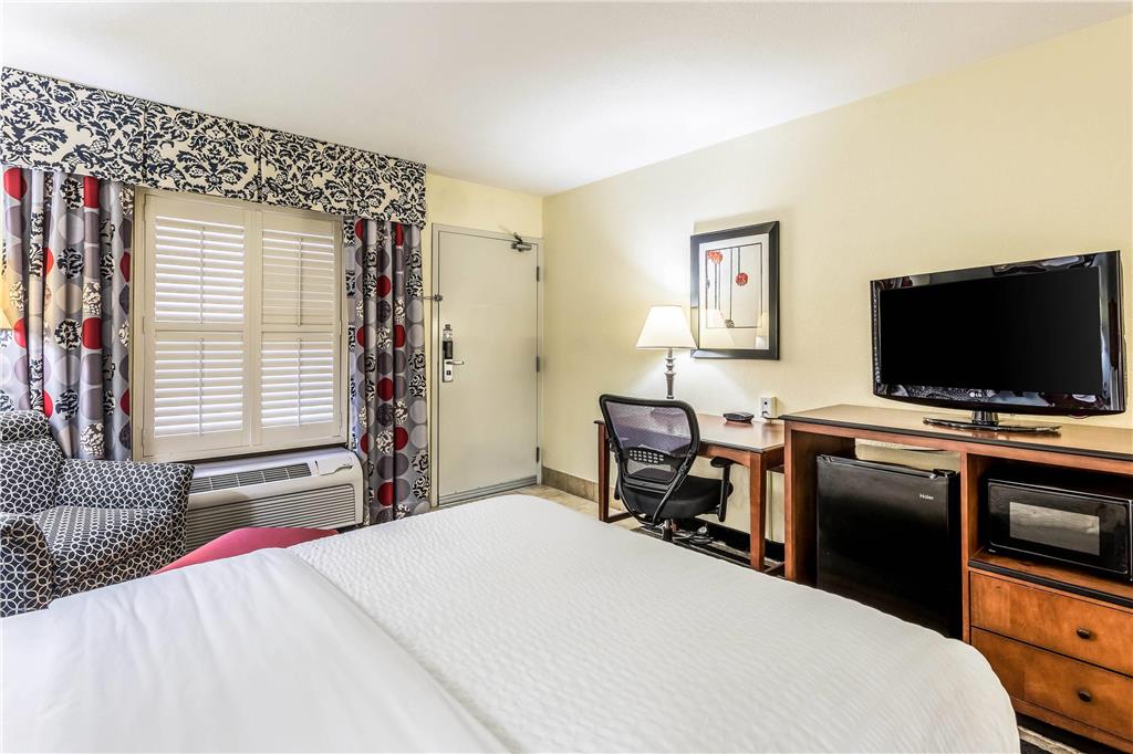 Clarion Pointe Huntsville Research Park - photo 22