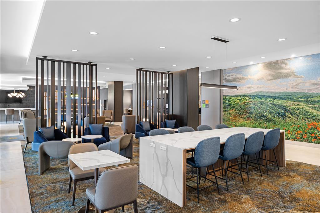 La Quinta Inn & Suites by Wyndham La Habra - photo 6